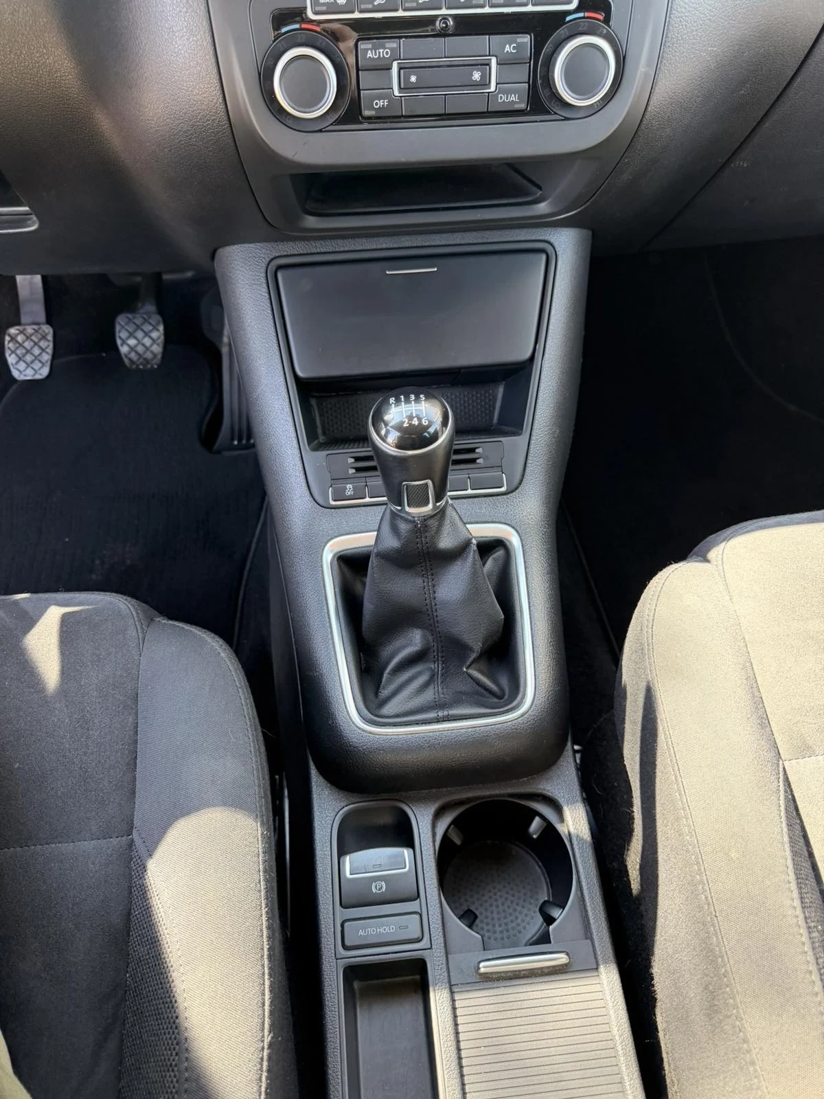 VW Tiguan, снимка 15 - Автомобили и джипове - 54111516