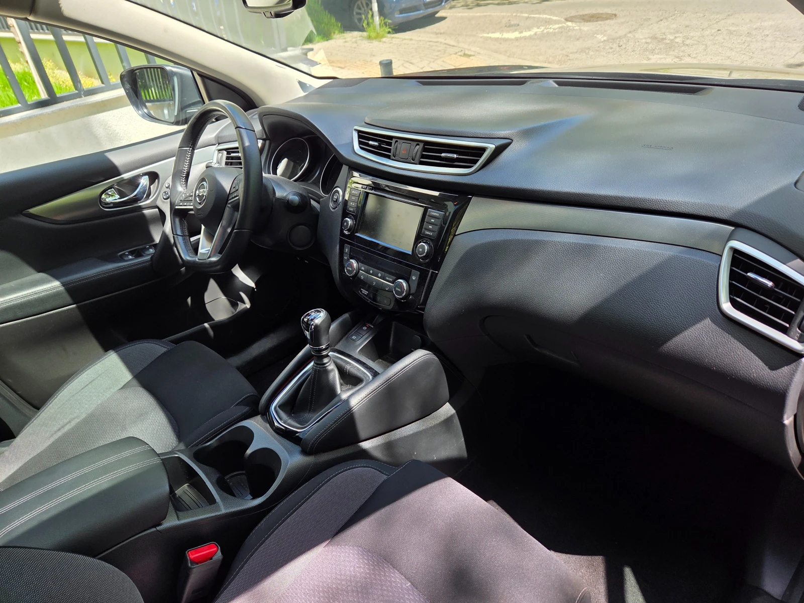 Nissan Qashqai 1.3I, снимка 8 - Автомобили и джипове - 54542909