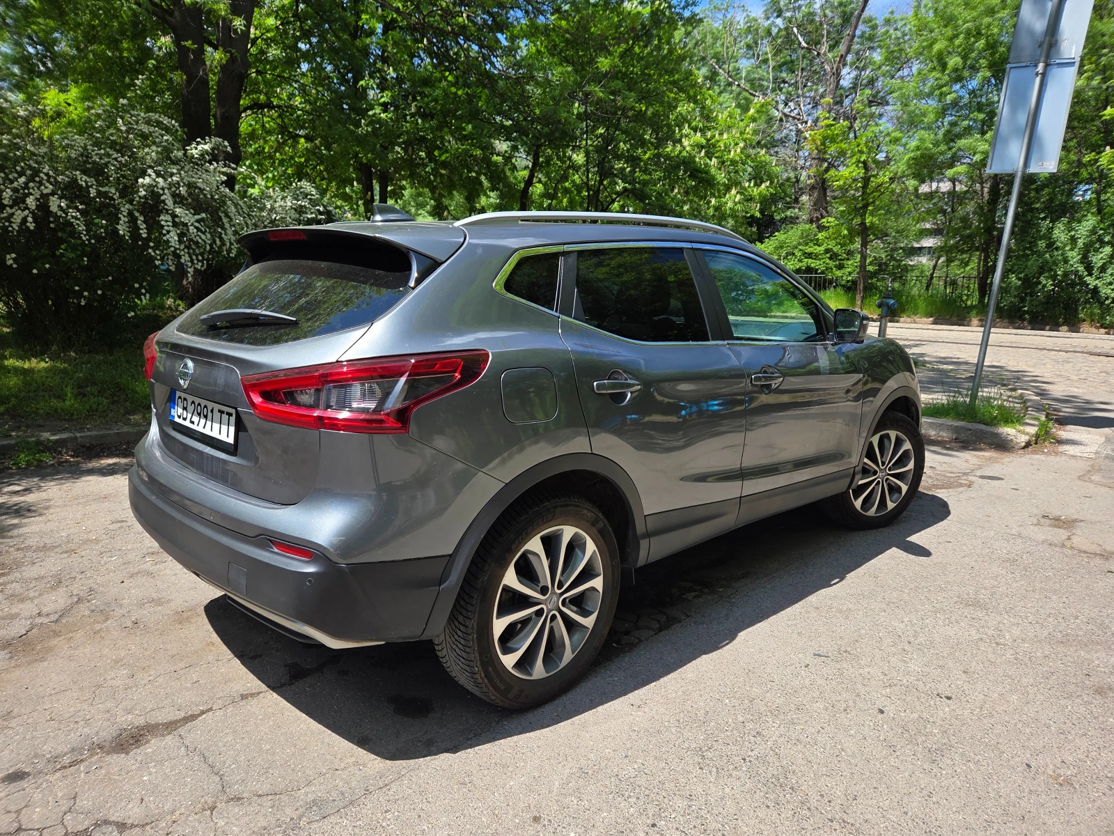 Nissan Qashqai 1.3I, снимка 2 - Автомобили и джипове - 54542909