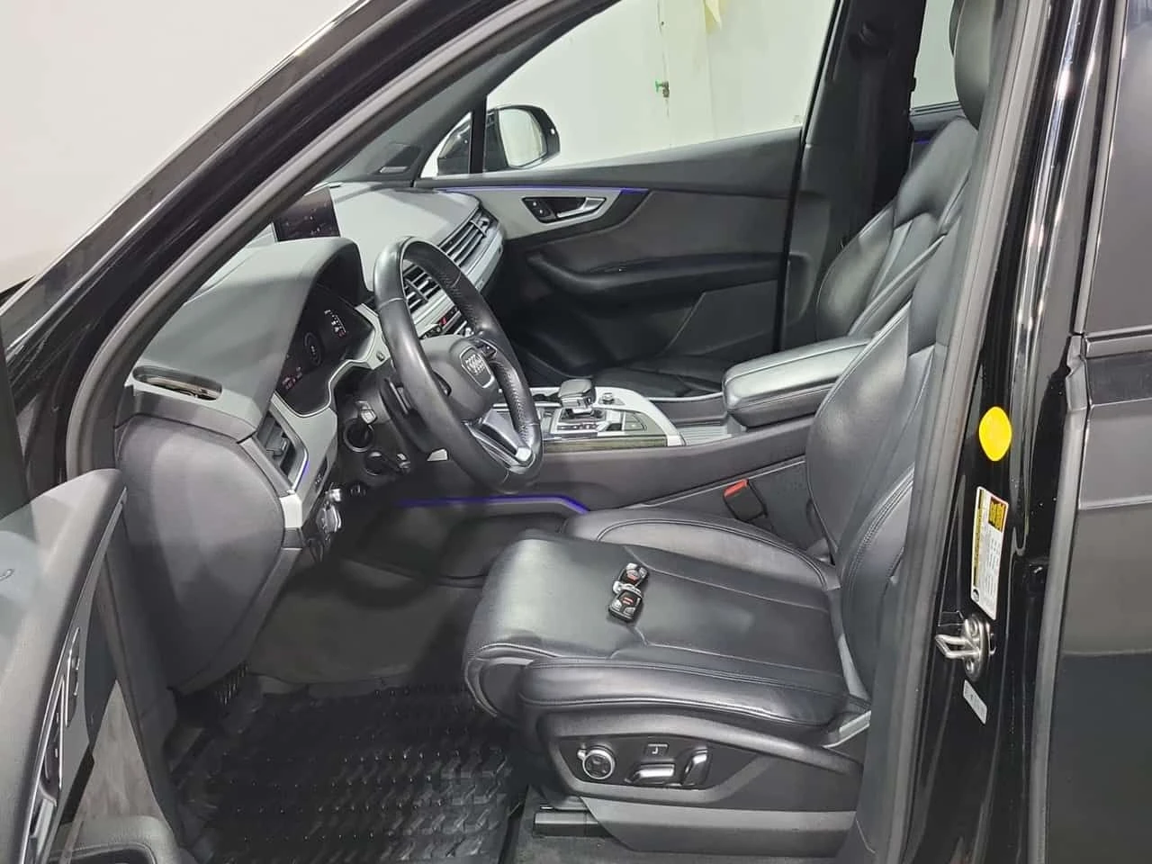 Audi Q7 Technik/МАСАЖИ/ДИСТРОНИК/360 КАМ/ПАНО/2 КЛЮЧА, снимка 6 - Автомобили и джипове - 54756369