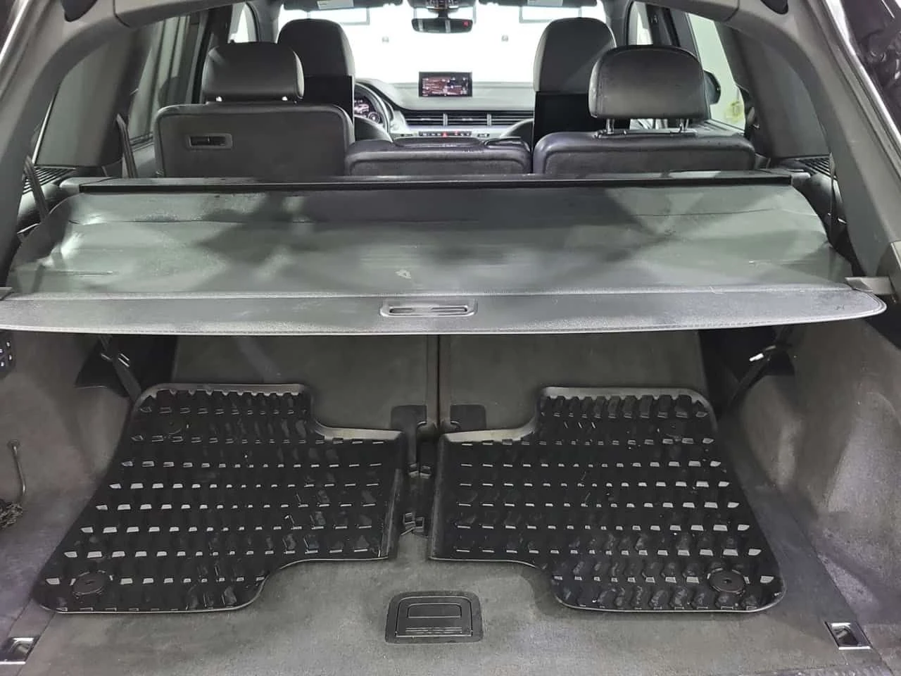 Audi Q7 Technik/МАСАЖИ/ДИСТРОНИК/360 КАМ/ПАНО/2 КЛЮЧА, снимка 14 - Автомобили и джипове - 54756369