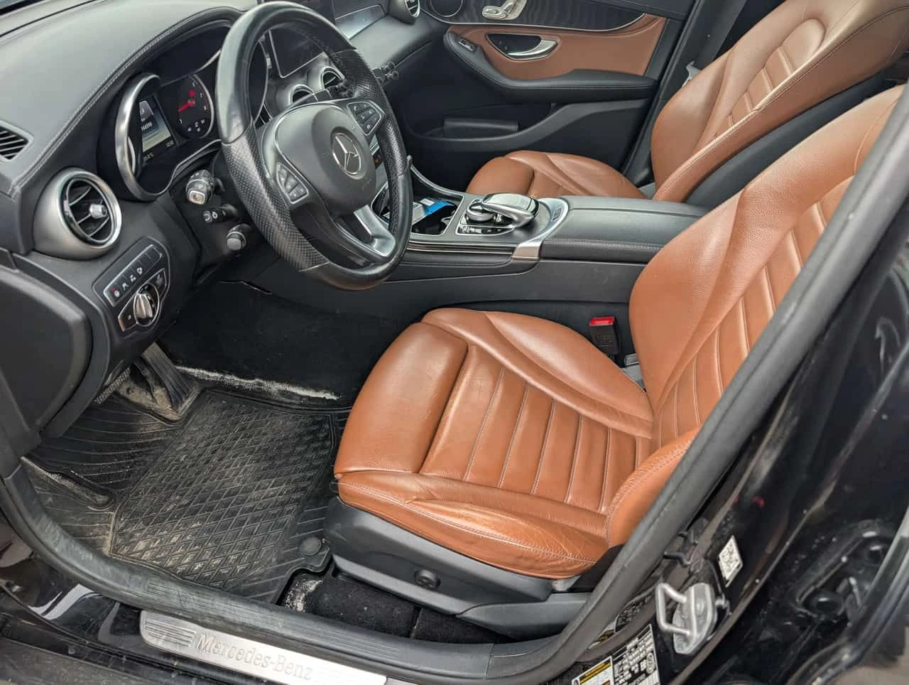 Mercedes-Benz GLC 300 CARFAX | АВТОКРЕДИТ БЕЗ ПЪРВОНАЧАЛНА ВНОСКА, снимка 9 - Автомобили и джипове - 55139174