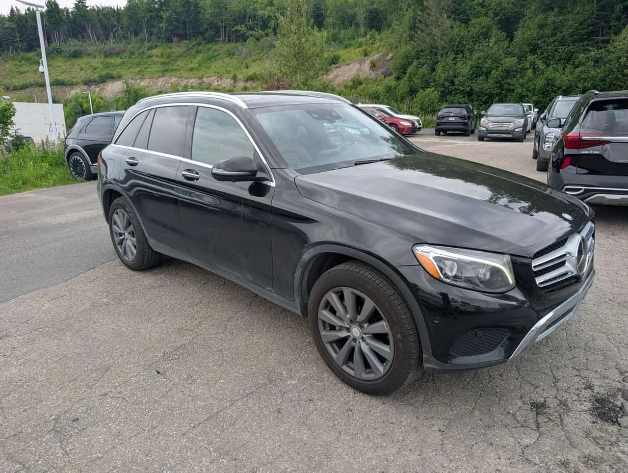 Mercedes-Benz GLC 300 CARFAX | АВТОКРЕДИТ БЕЗ ПЪРВОНАЧАЛНА ВНОСКА, снимка 3 - Автомобили и джипове - 55139174