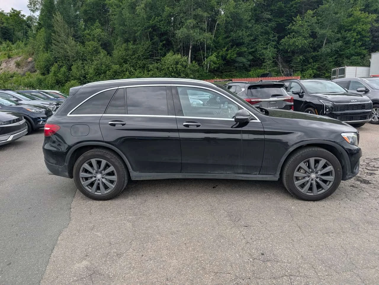 Mercedes-Benz GLC 300 CARFAX | АВТОКРЕДИТ БЕЗ ПЪРВОНАЧАЛНА ВНОСКА, снимка 5 - Автомобили и джипове - 55139174