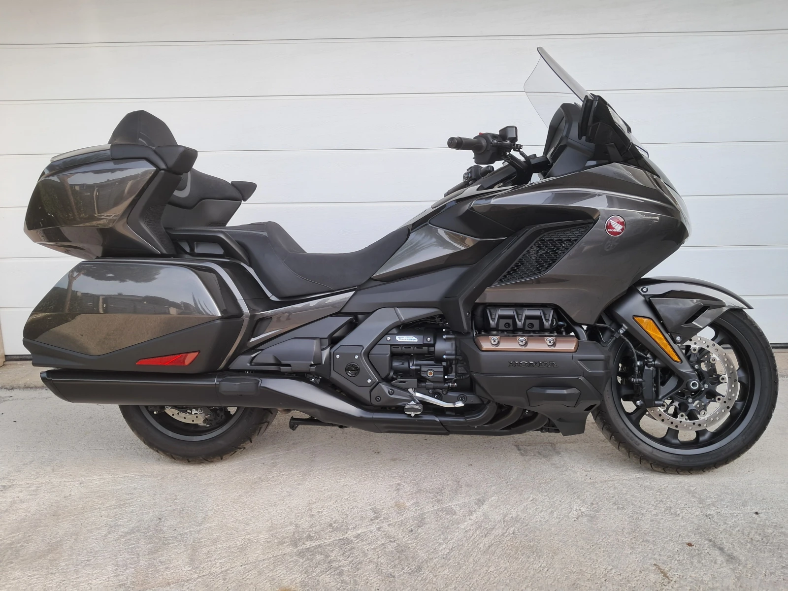 Honda Gold Wing -946 км.DCT+ AIRBAG-BLACK EDITION-НОВ - изображение 3