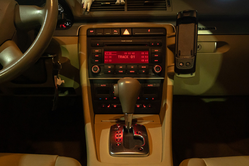 Audi A4 Avant 2.0 TFSI B7, снимка 8 - Автомобили и джипове - 44169102