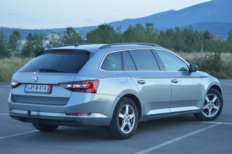 Skoda Superb 2.0 TDI / LED / CarPlay, снимка 4 - Автомобили и джипове - 47108179