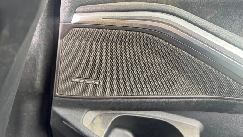 BMW 330 e, снимка 8 - Автомобили и джипове - 51638166