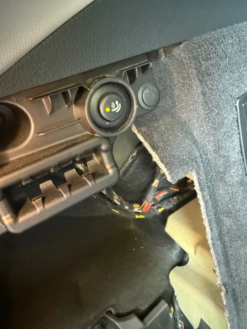 BMW 330 D xDrive Sport Line, снимка 16 - Автомобили и джипове - 52053501