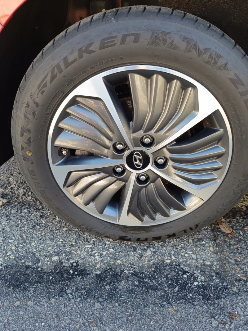 Hyundai Ioniq 1.6 Plug-in Hybrid , снимка 13 - Автомобили и джипове - 52236875