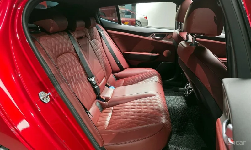 Kia Stinger, снимка 12 - Автомобили и джипове - 53270456