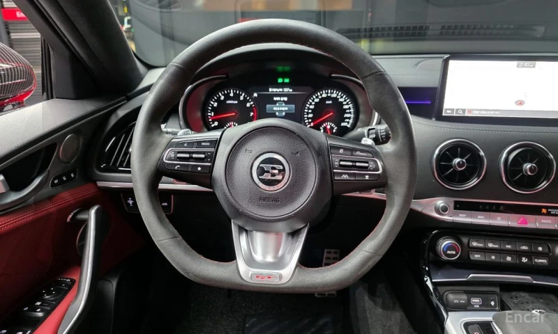 Kia Stinger, снимка 13 - Автомобили и джипове - 53270456