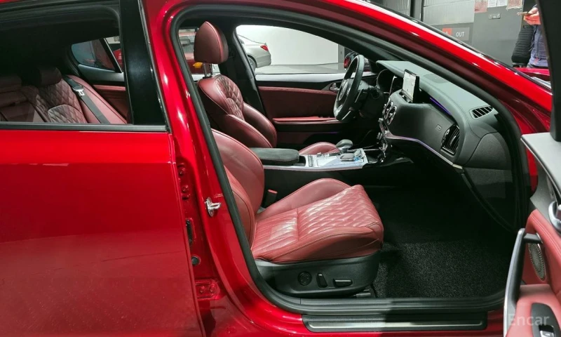 Kia Stinger, снимка 10 - Автомобили и джипове - 53270456