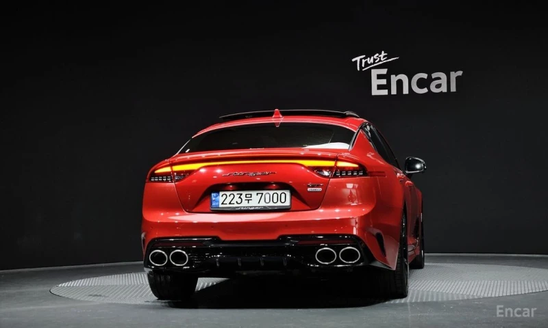 Kia Stinger, снимка 4 - Автомобили и джипове - 53270456