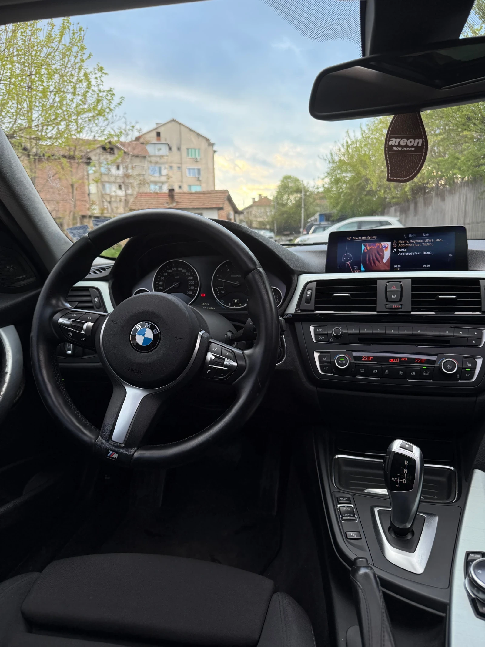 BMW 330 d xDrive 8ZF Sport Line, снимка 10 - Автомобили и джипове - 52053501