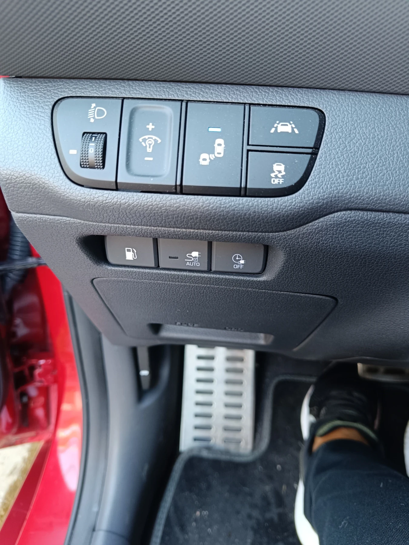 Hyundai Ioniq 1.6 Plug-in Hybrid  | Mobile.bg   16