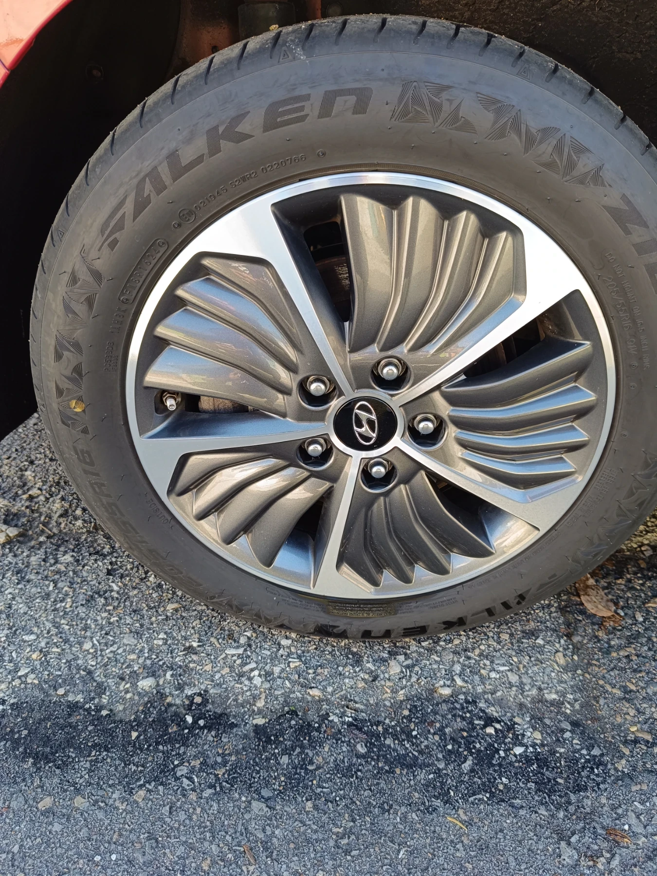 Hyundai Ioniq 1.6 Plug-in Hybrid  | Mobile.bg   13