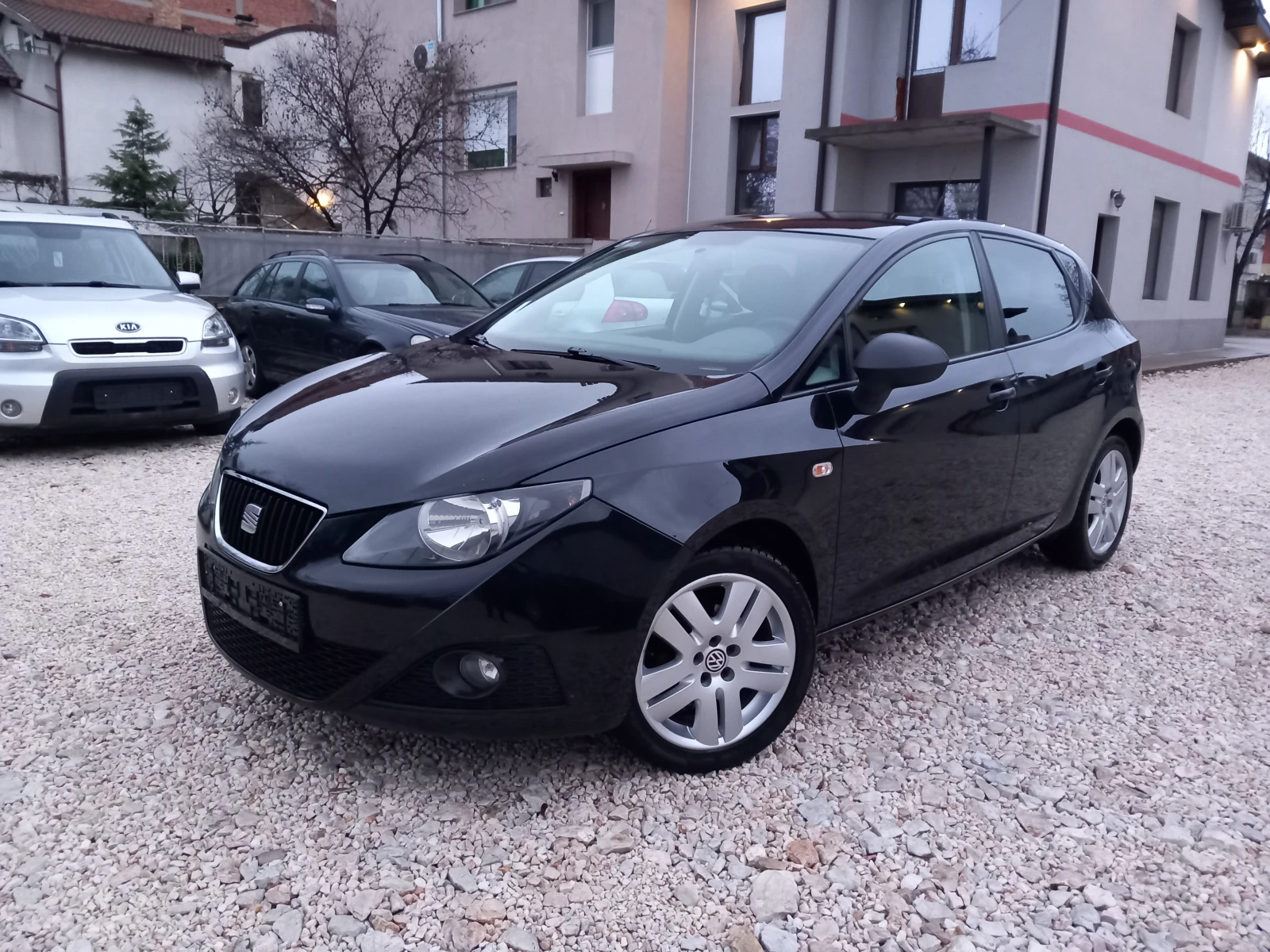 Seat Ibiza 1.4i 86кс Navi - изображение 8