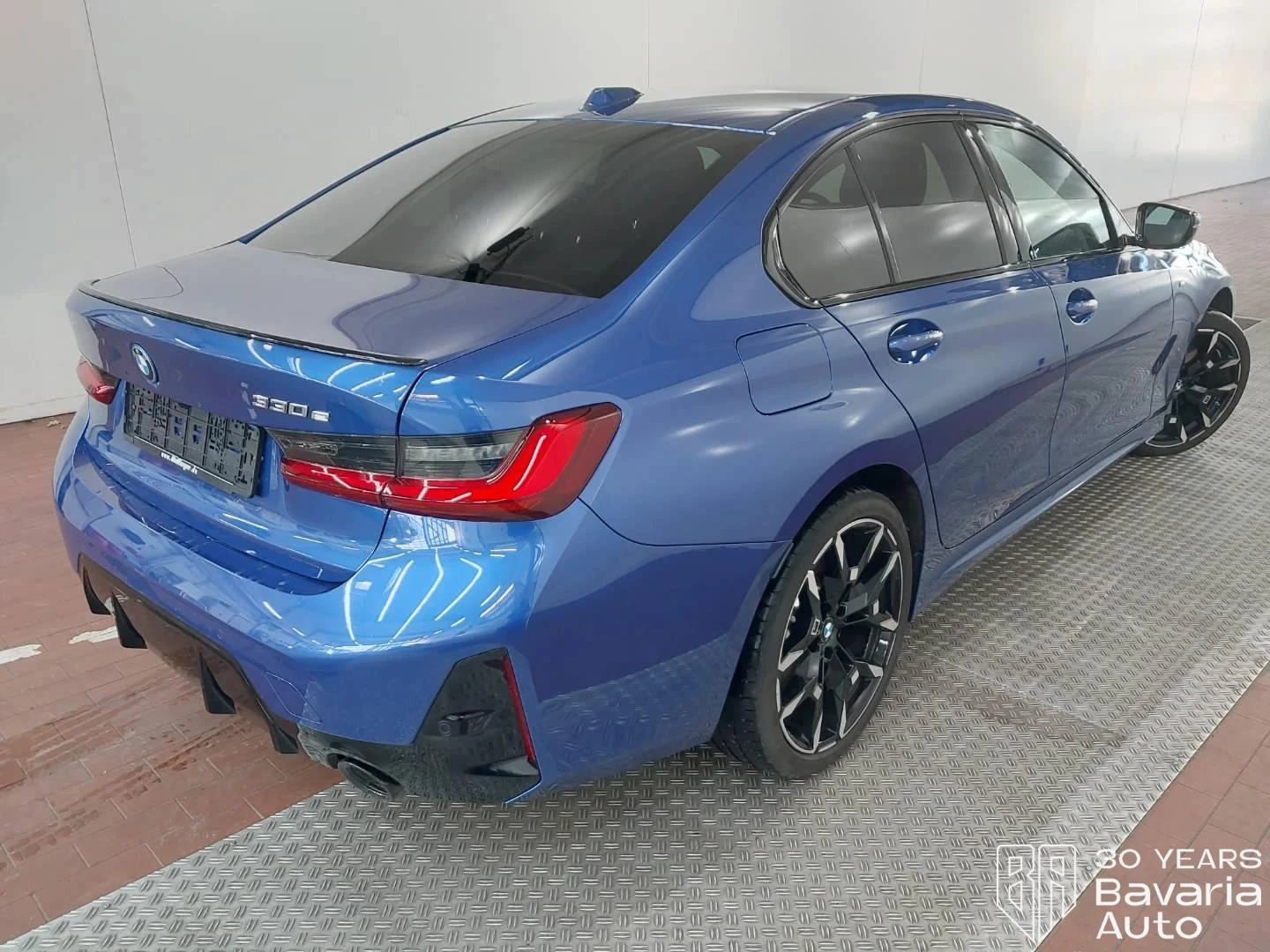 BMW 330 e M Sport Paket Sportautomatic - изображение 3