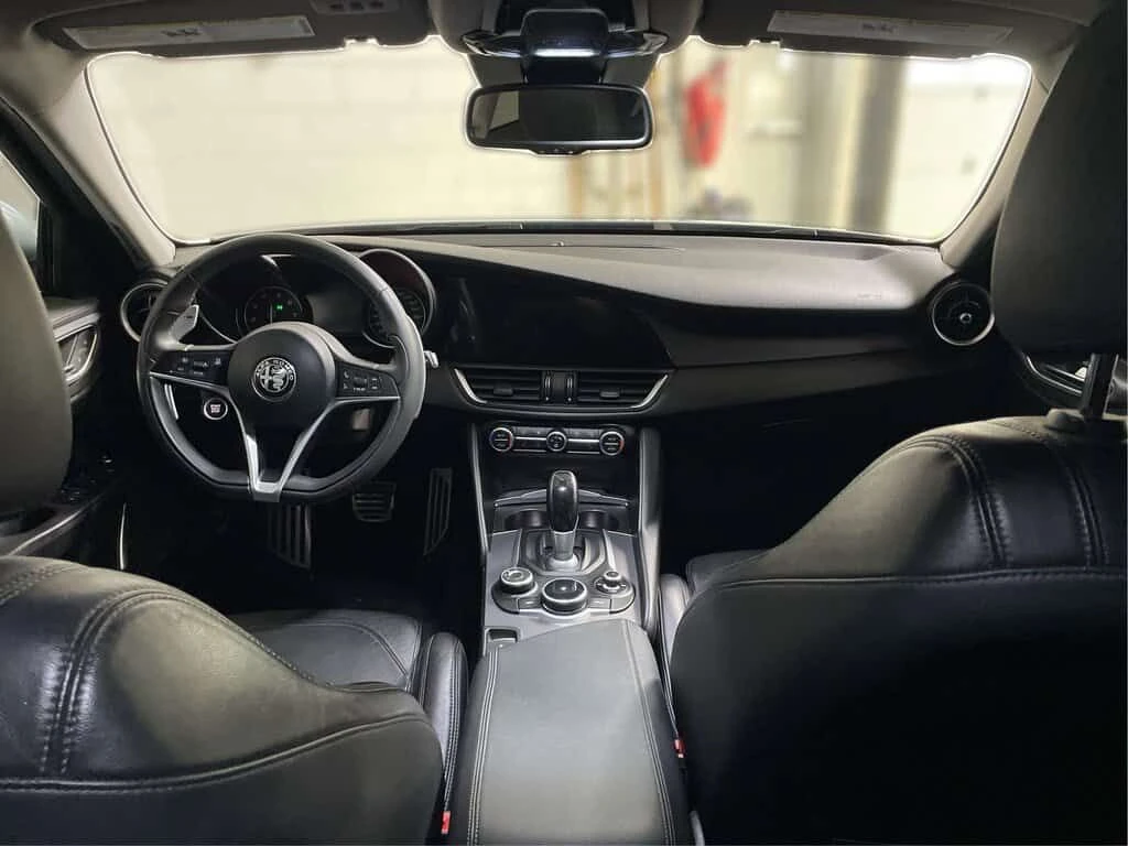 Alfa Romeo Giulia * Ti Cuir Mags Si?ges chauffants Cam?ra de recul A, снимка 10 - Автомобили и джипове - 53801499