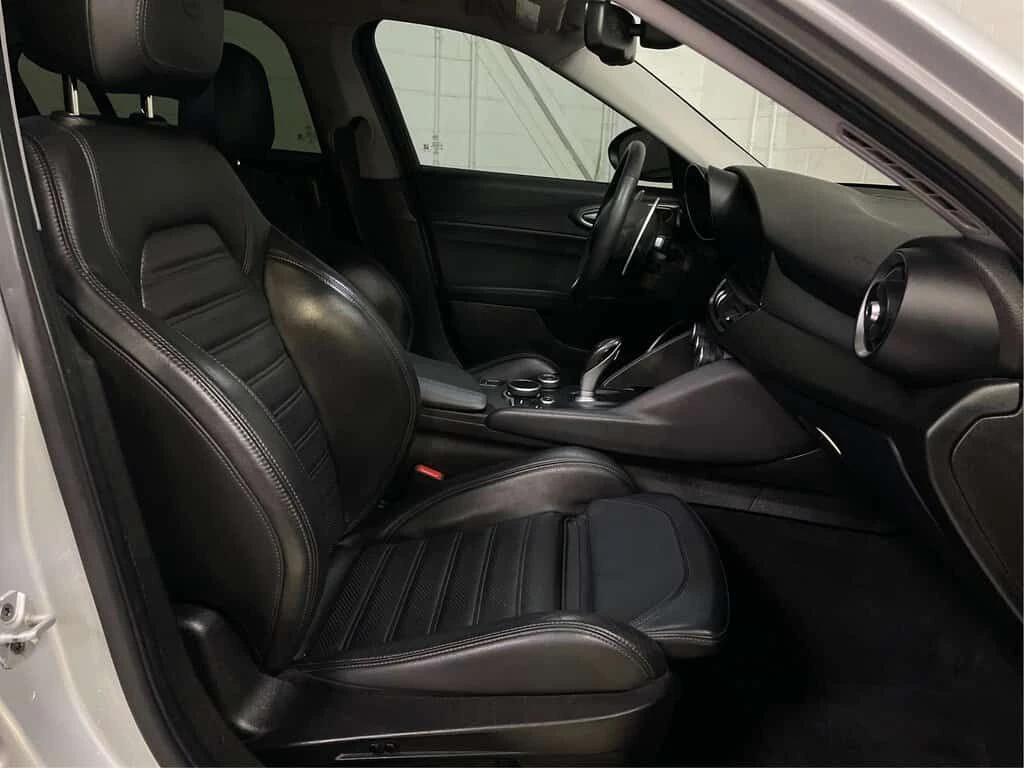 Alfa Romeo Giulia * Ti Cuir Mags Si?ges chauffants Cam?ra de recul A, снимка 12 - Автомобили и джипове - 53801499