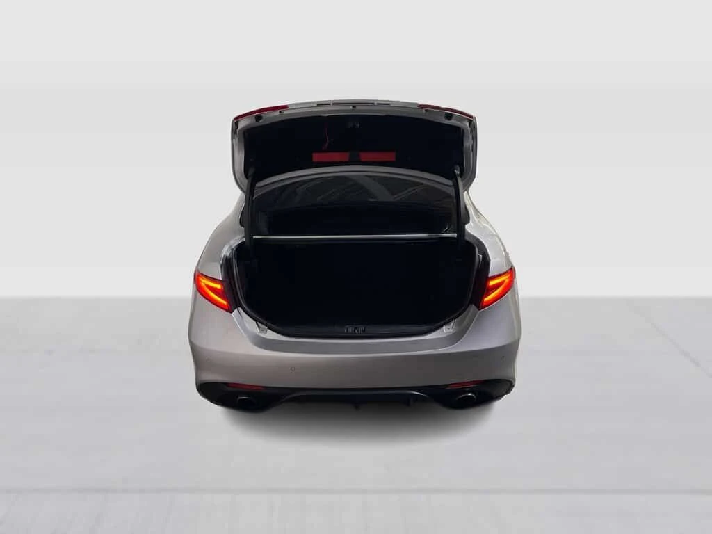 Alfa Romeo Giulia * Ti Cuir Mags Si?ges chauffants Cam?ra de recul A, снимка 9 - Автомобили и джипове - 53801499