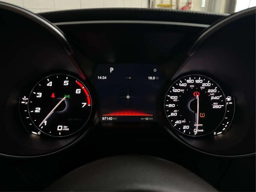 Alfa Romeo Giulia * Ti Cuir Mags Si?ges chauffants Cam?ra de recul A, снимка 11 - Автомобили и джипове - 53801499