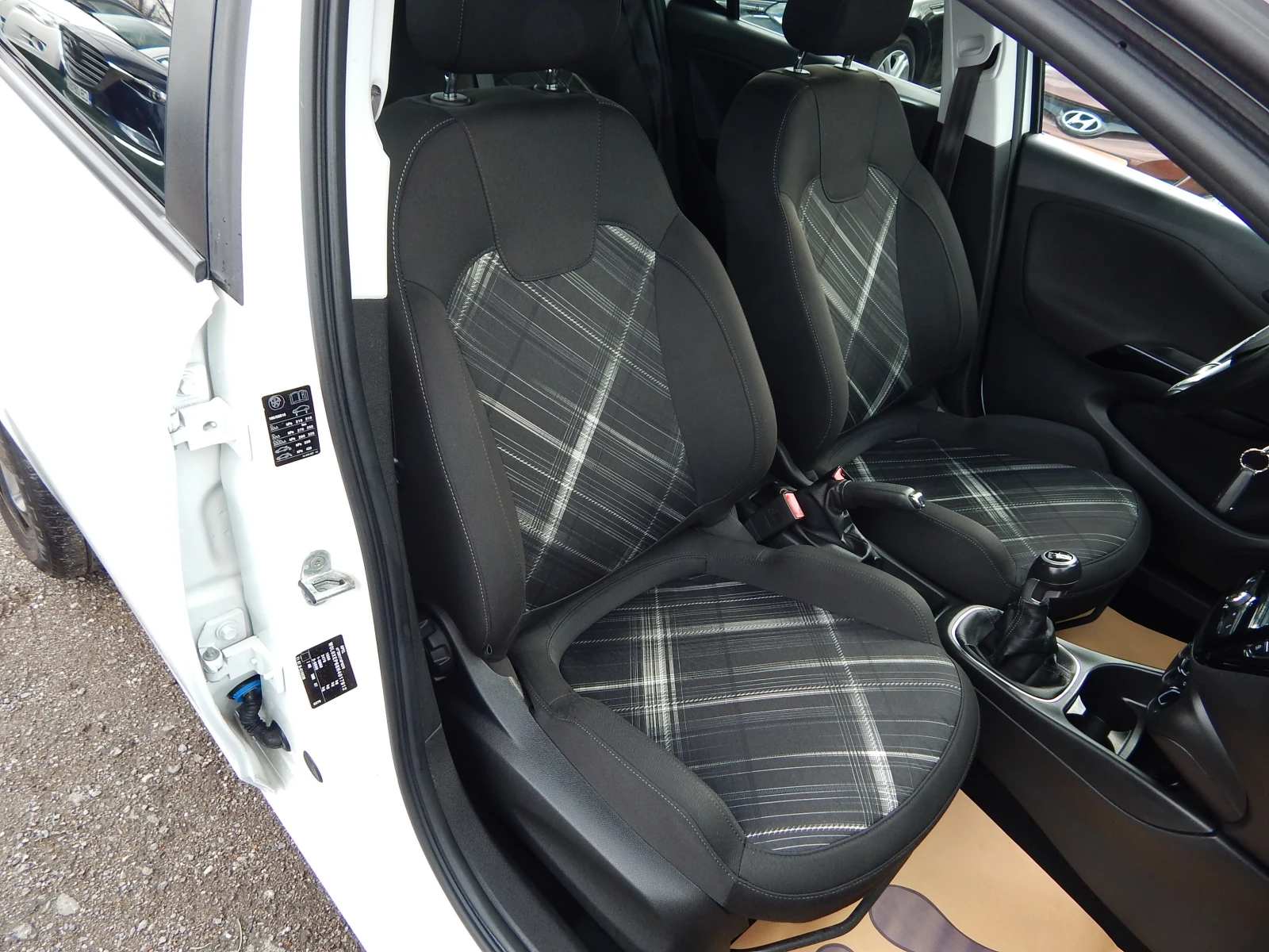 Opel Corsa 1.4i* EURO6* ГАЗ* , снимка 17 - Автомобили и джипове - 54090749