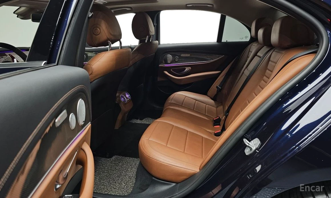 Mercedes-Benz E 300 * 4MATIC* AMG* КОЖА* ПОДГРЕВ* BURMESTER* FULL* ПАН, снимка 11 - Автомобили и джипове - 54129641