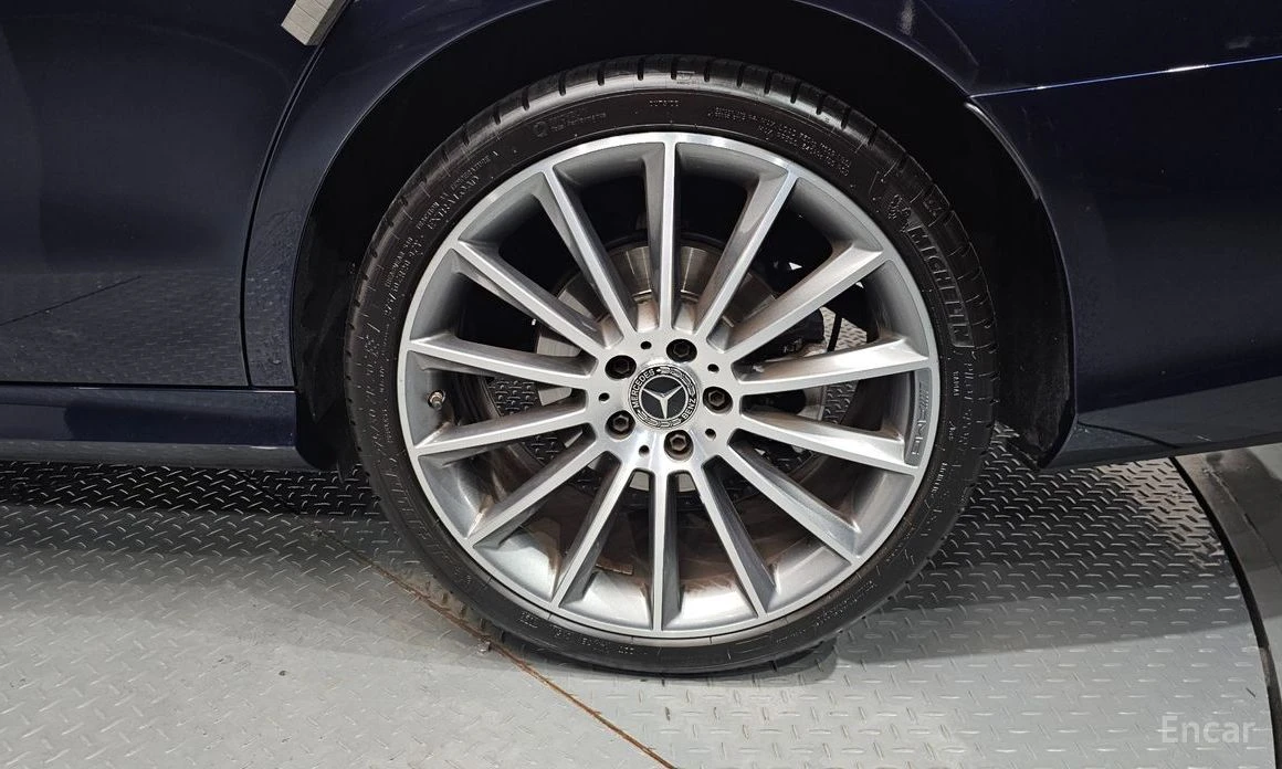 Mercedes-Benz E 300 * 4MATIC* AMG* КОЖА* ПОДГРЕВ* BURMESTER* FULL* ПАН, снимка 5 - Автомобили и джипове - 54129641