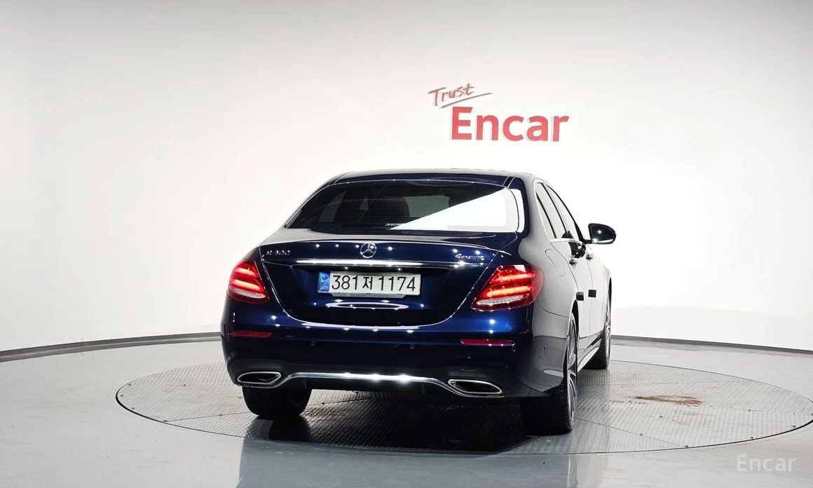 Mercedes-Benz E 300 * 4MATIC* AMG* КОЖА* ПОДГРЕВ* BURMESTER* FULL* ПАН, снимка 4 - Автомобили и джипове - 54129641