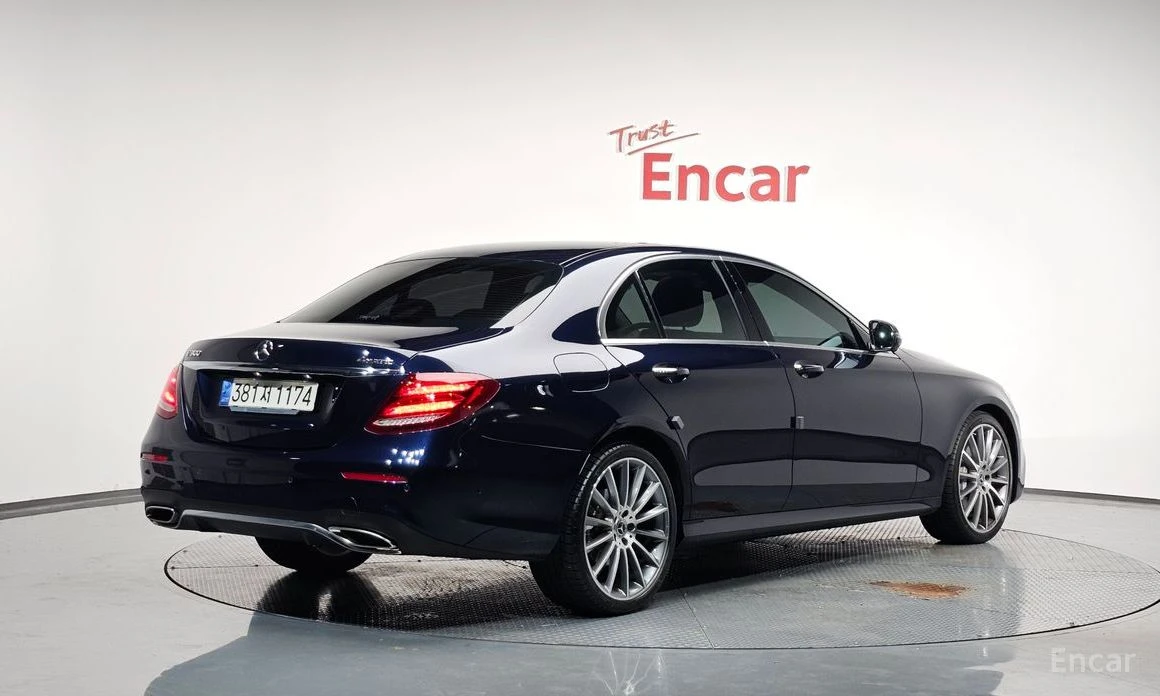 Mercedes-Benz E 300 * 4MATIC* AMG* КОЖА* ПОДГРЕВ* BURMESTER* FULL* ПАН, снимка 2 - Автомобили и джипове - 54129641