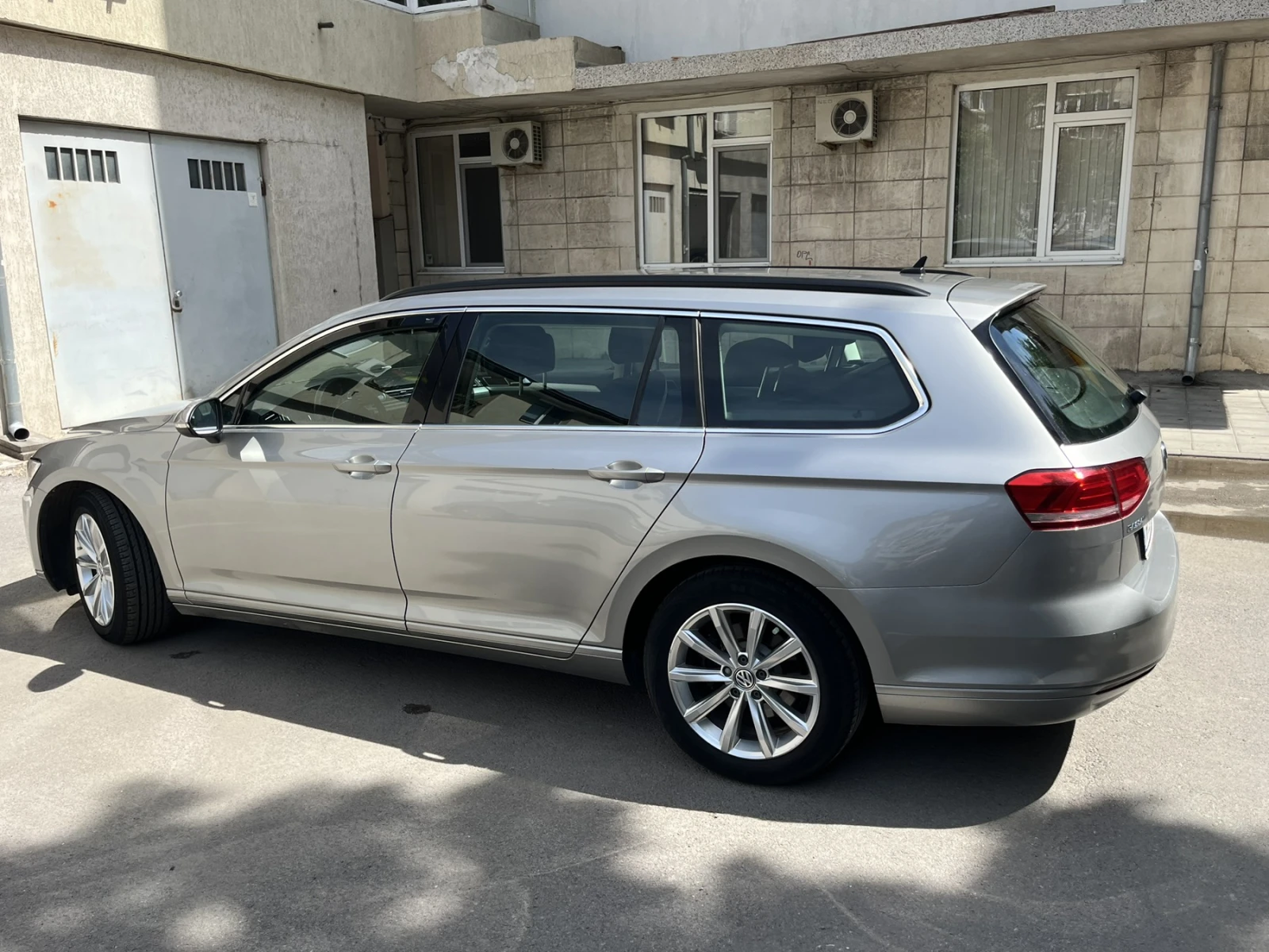 VW Passat B8 variant, снимка 3 - Автомобили и джипове - 54666637