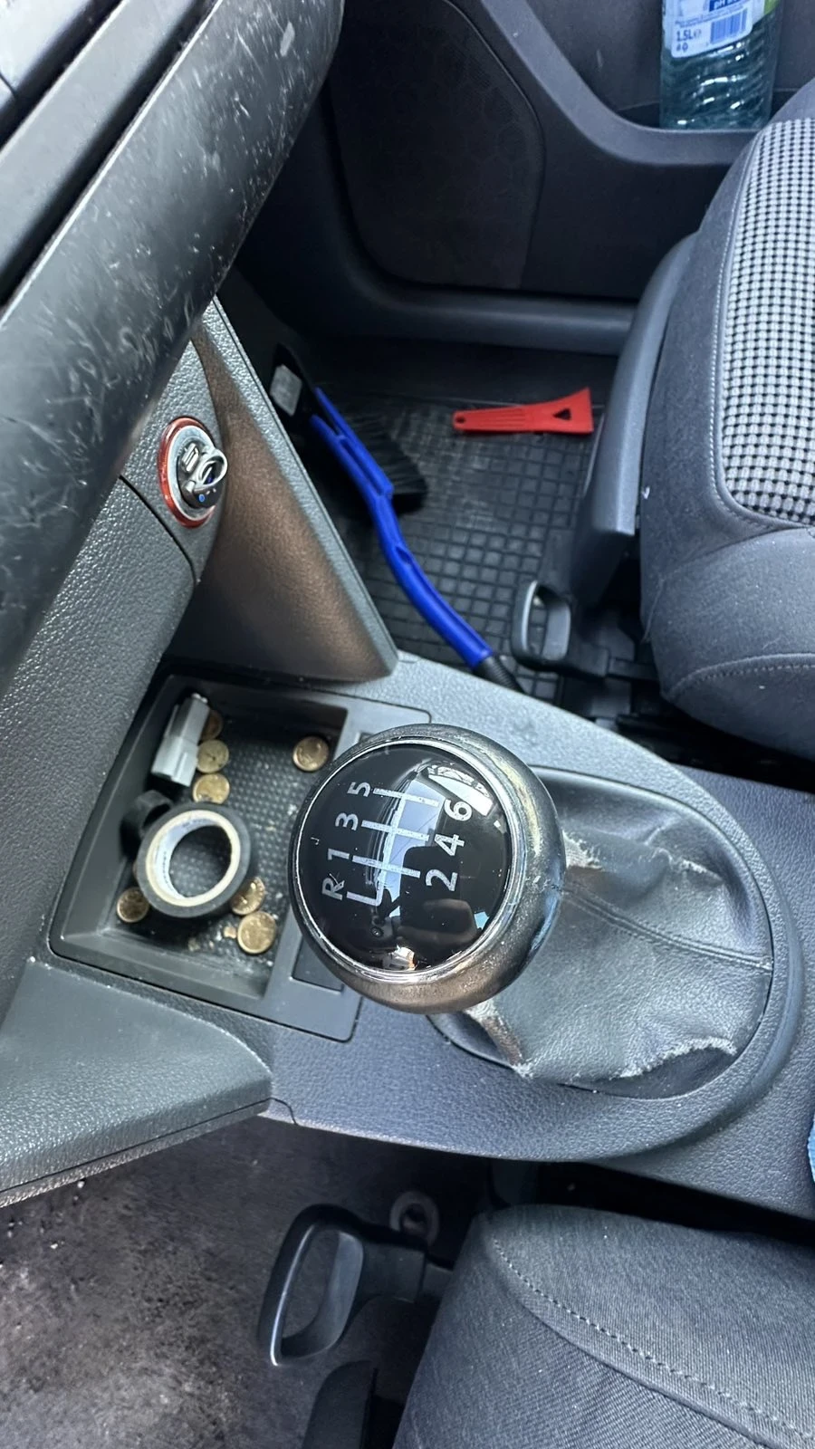 VW Touran 2.0 TDI, снимка 5 - Автомобили и джипове - 54998579