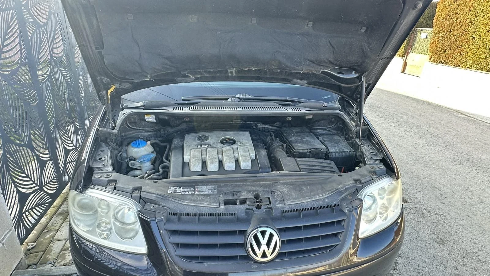 VW Touran 2.0 TDI, снимка 8 - Автомобили и джипове - 54998579