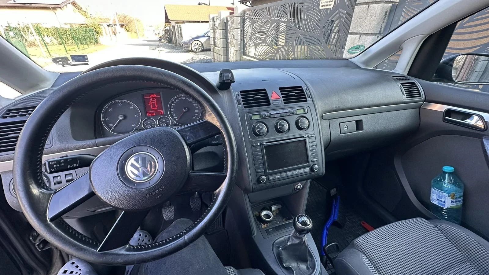 VW Touran 2.0 TDI, снимка 3 - Автомобили и джипове - 54998579
