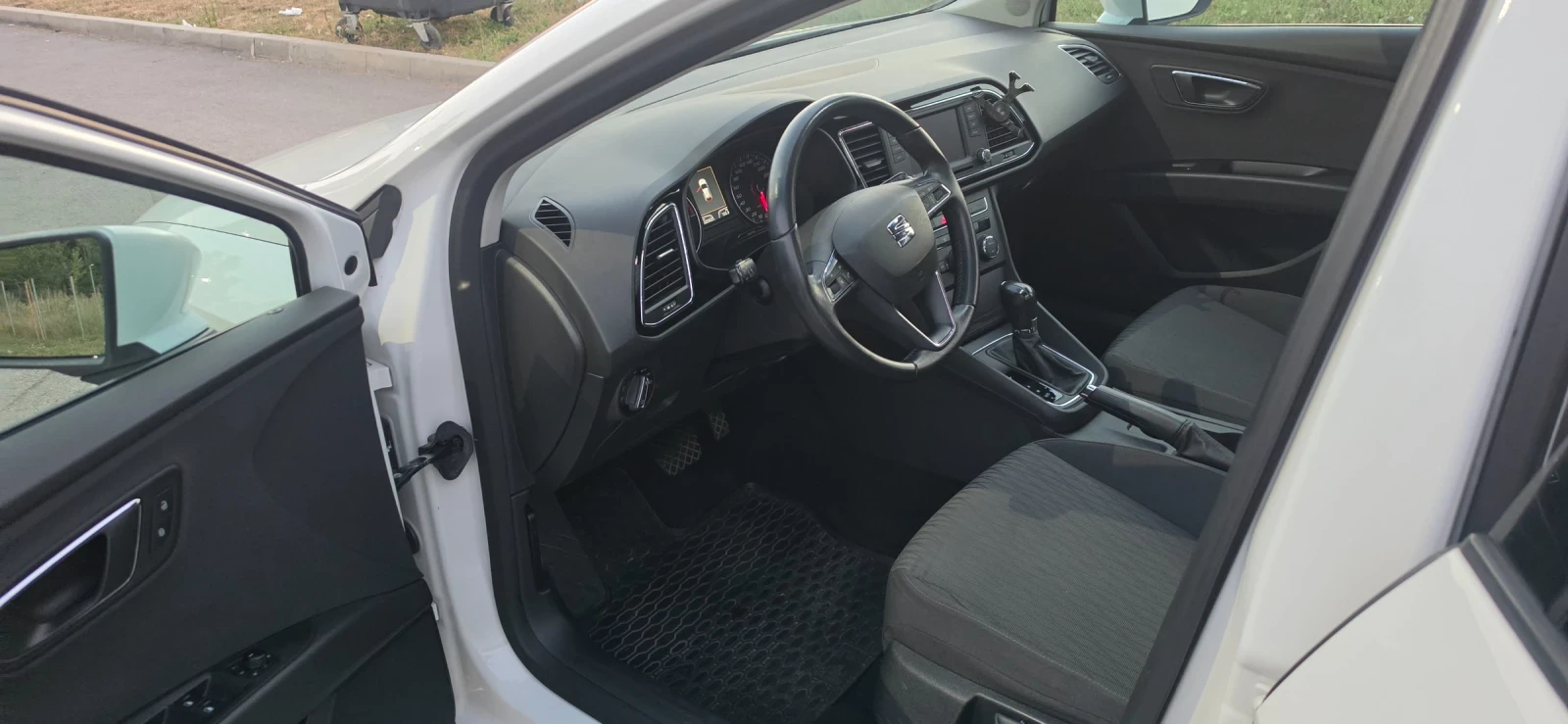 Seat Leon, снимка 9 - Автомобили и джипове - 55546833