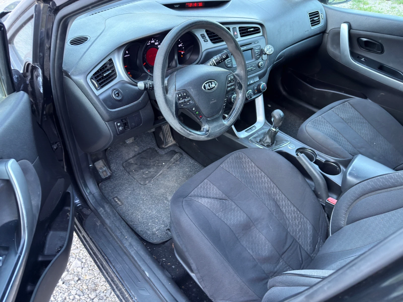 Kia Ceed 1.4 I , снимка 4 - Автомобили и джипове - 55744586