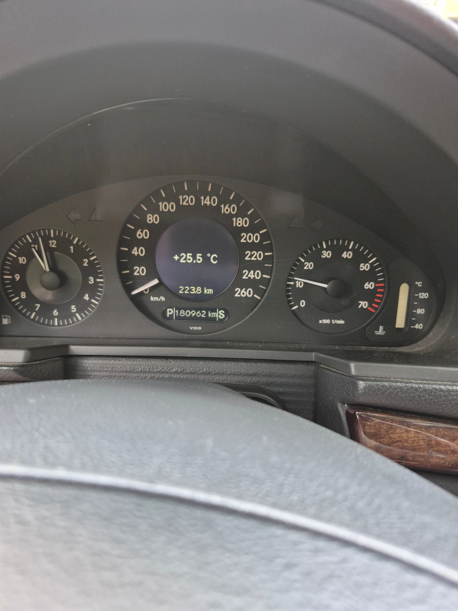 Mercedes-Benz E 200, снимка 7 - Автомобили и джипове - 56080711