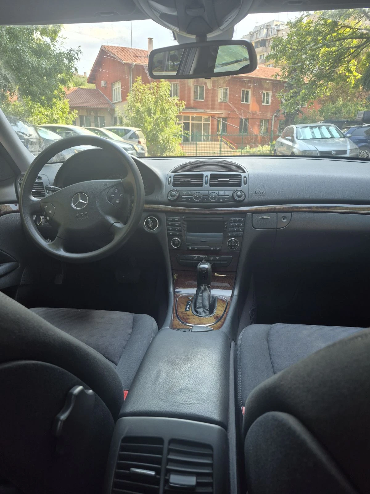 Mercedes-Benz E 200, снимка 6 - Автомобили и джипове - 56080711