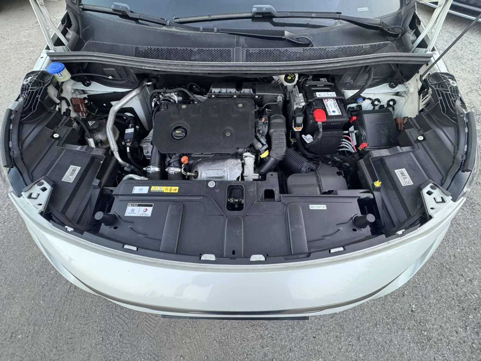 Peugeot 3008 1.6 PLUG IN 300 * EAT 8 * 4X4 * GT - line , снимка 17 - Автомобили и джипове - 56123711