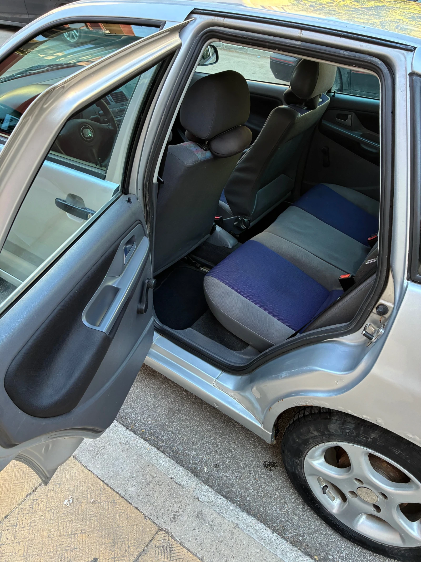 Seat Cordoba, снимка 10 - Автомобили и джипове - 56253242