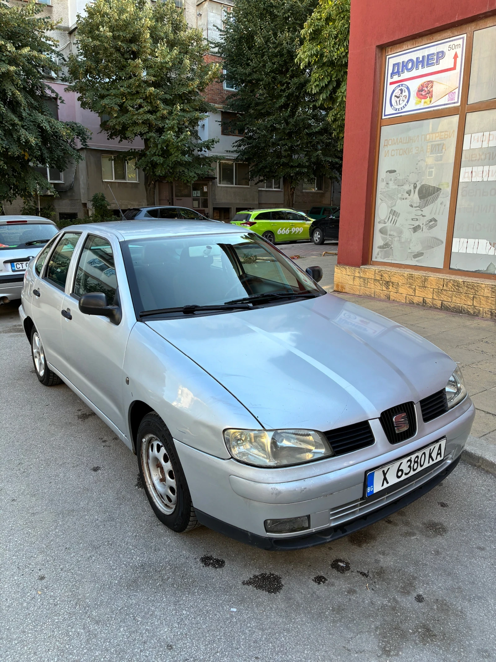 Seat Cordoba, снимка 4 - Автомобили и джипове - 56253242