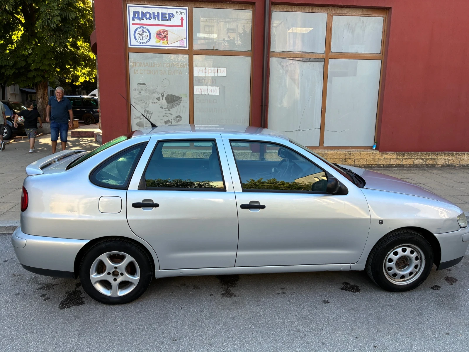 Seat Cordoba, снимка 3 - Автомобили и джипове - 56253242