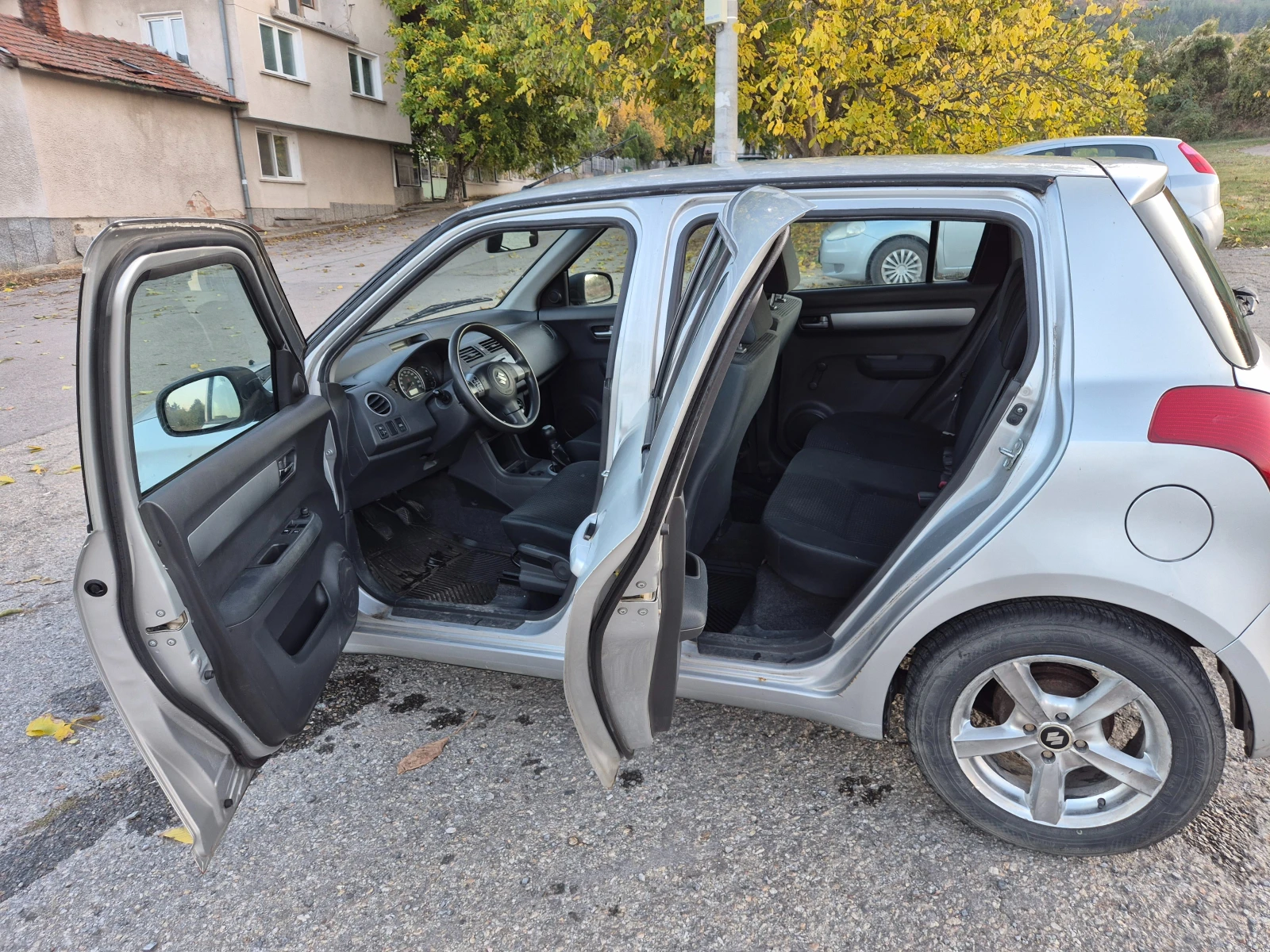Suzuki Swift 1.3 KLIMA, снимка 10 - Автомобили и джипове - 56649168