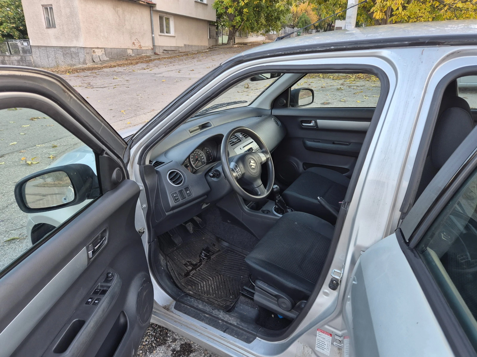 Suzuki Swift 1.3 KLIMA, снимка 11 - Автомобили и джипове - 56649168