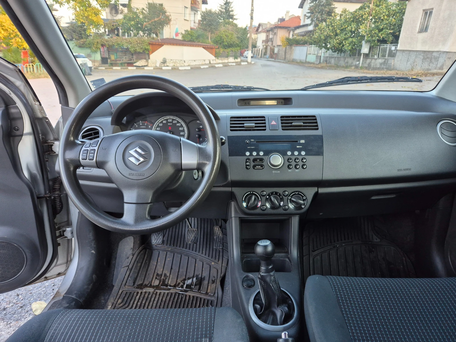 Suzuki Swift 1.3 KLIMA, снимка 9 - Автомобили и джипове - 56649168