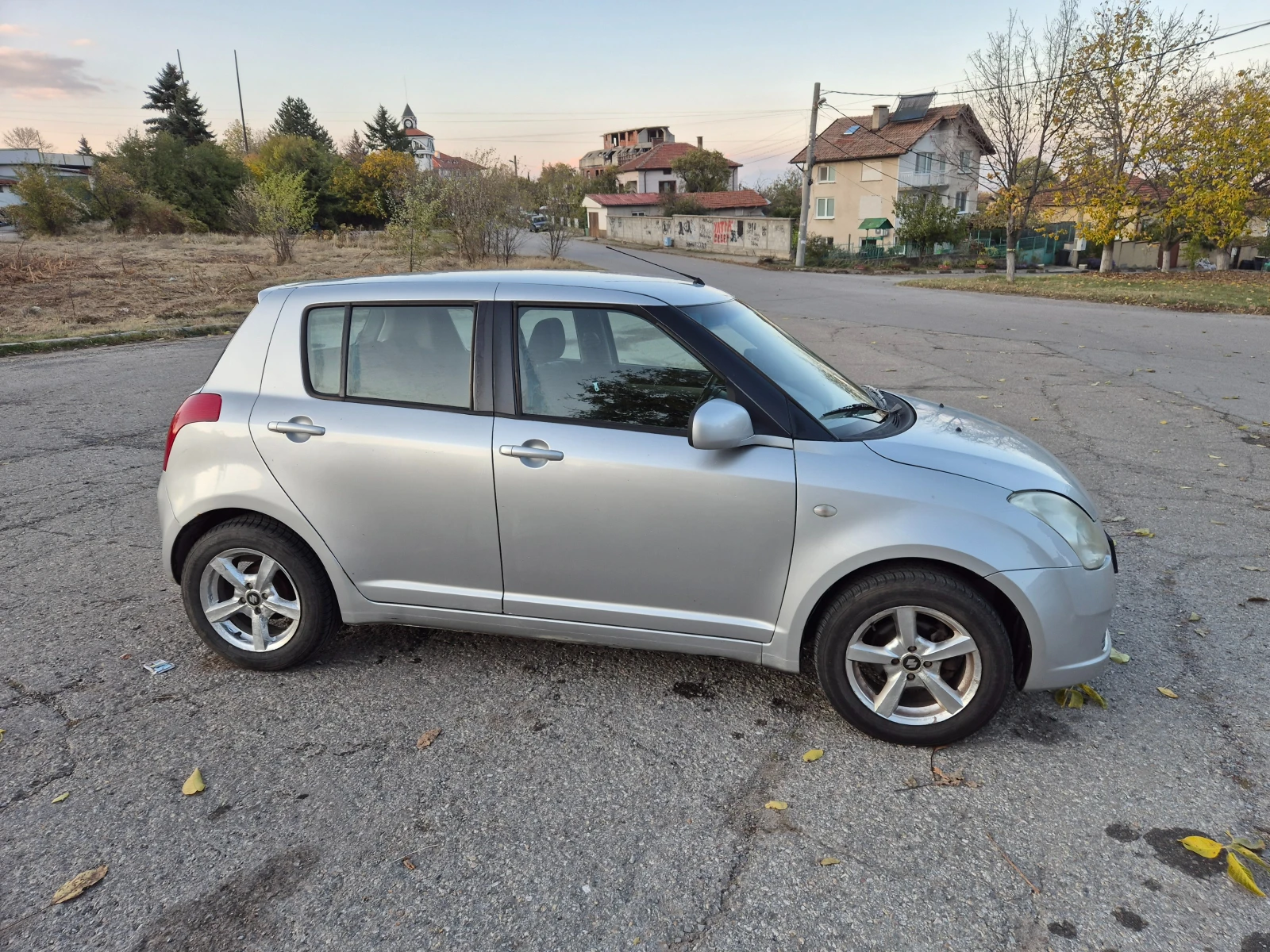 Suzuki Swift 1.3 KLIMA, снимка 6 - Автомобили и джипове - 56649168
