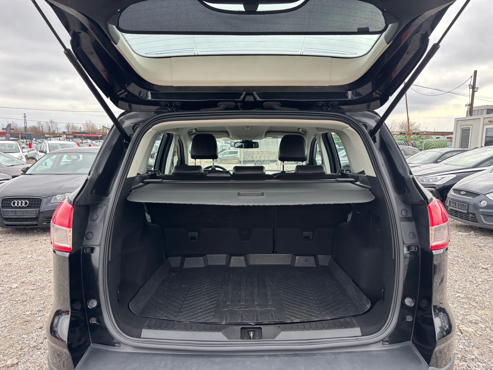 Ford Kuga 2.0-150кс, автомат, снимка 14 - Автомобили и джипове - 54037232