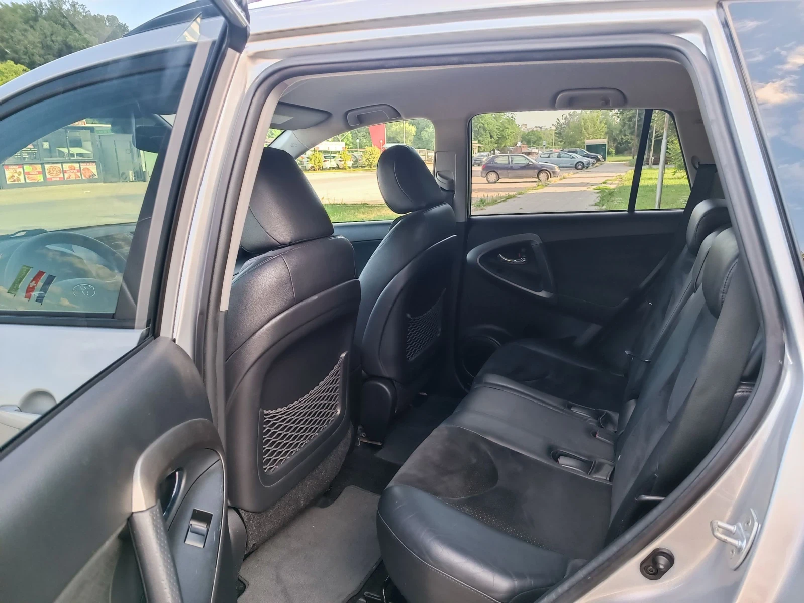 Toyota Rav4 2.0i-158 kc-ШВЕЙЦАРИЯ-РЪЧКА-6ск-4х4-FACELIFT, снимка 9 - Автомобили и джипове - 54988569